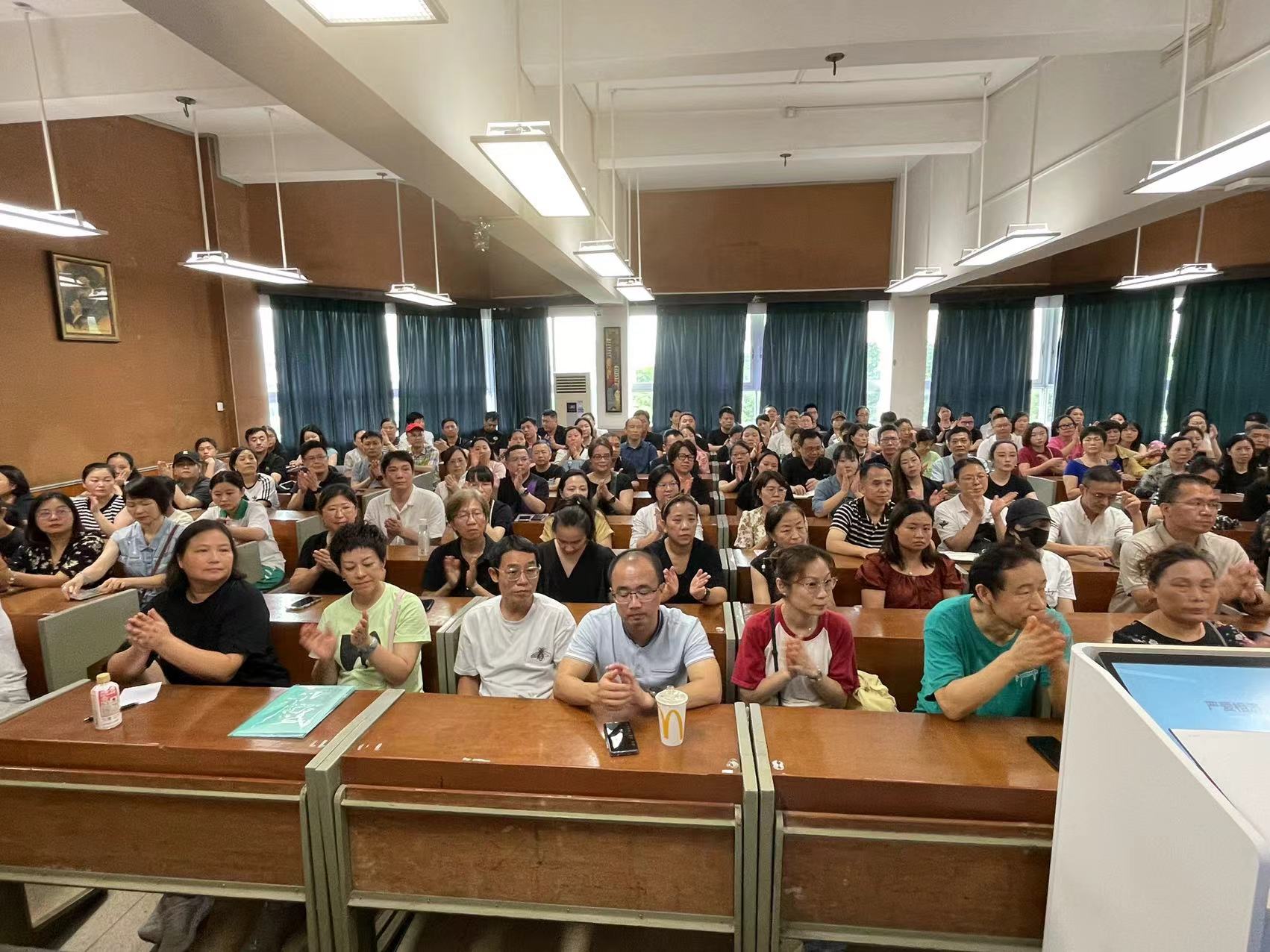 会议现场.jpg