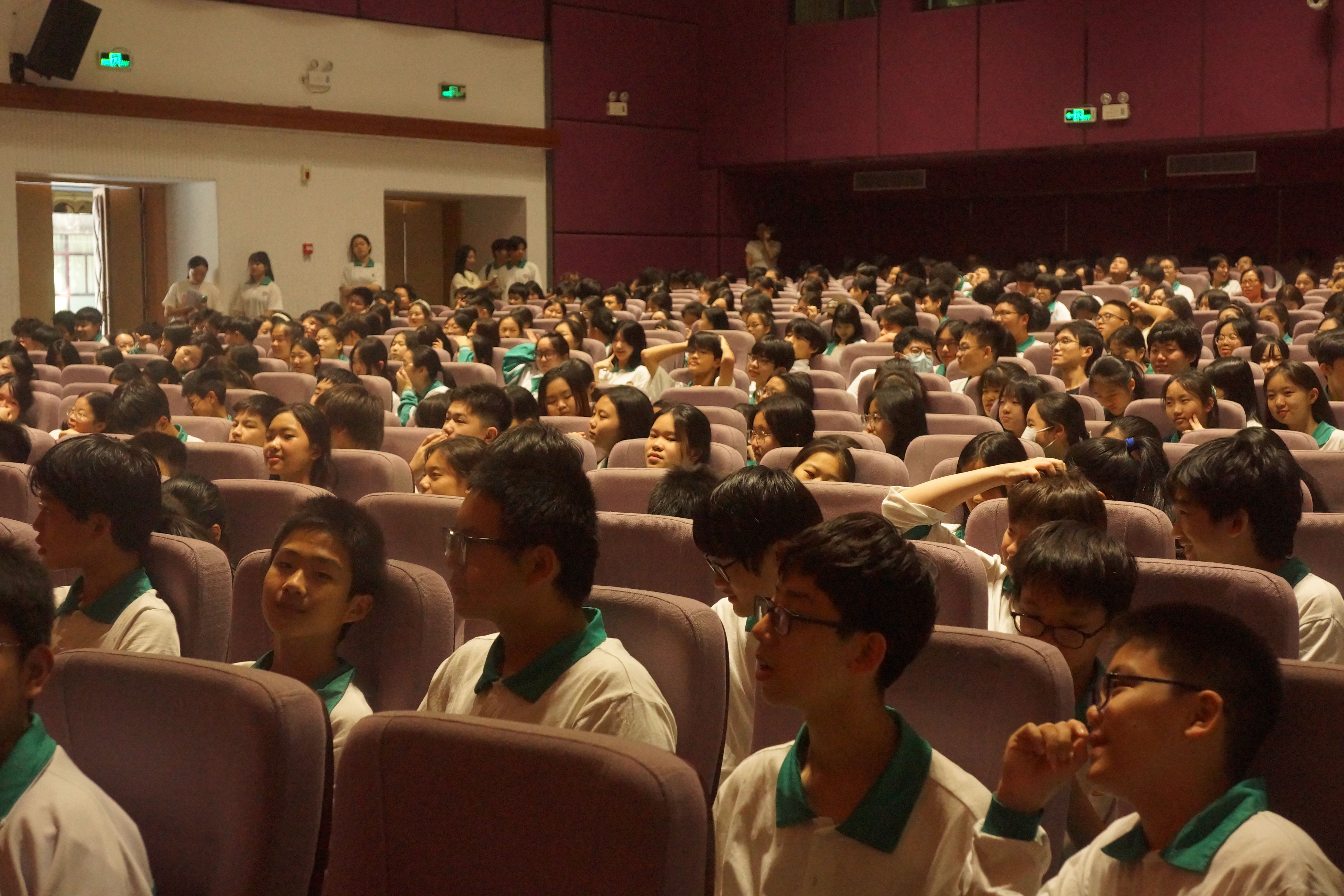 现场学生.jpg